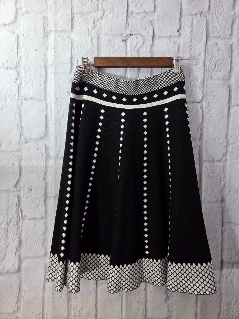 Chelsea & Theodore Large Black White Striped Dot Pull On Mid Rise Knit Skirt